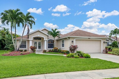 Enchanting Villa with Private Pool, Bicycles, and Full Amenities; 7-day discount