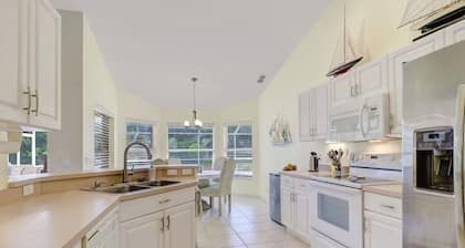 Viehättävä huvila, uima-allas, pyörät, kajakit, kaikki mukavuudet.