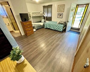 3 bedrooms, travel cot, free WiFi, bed sheets