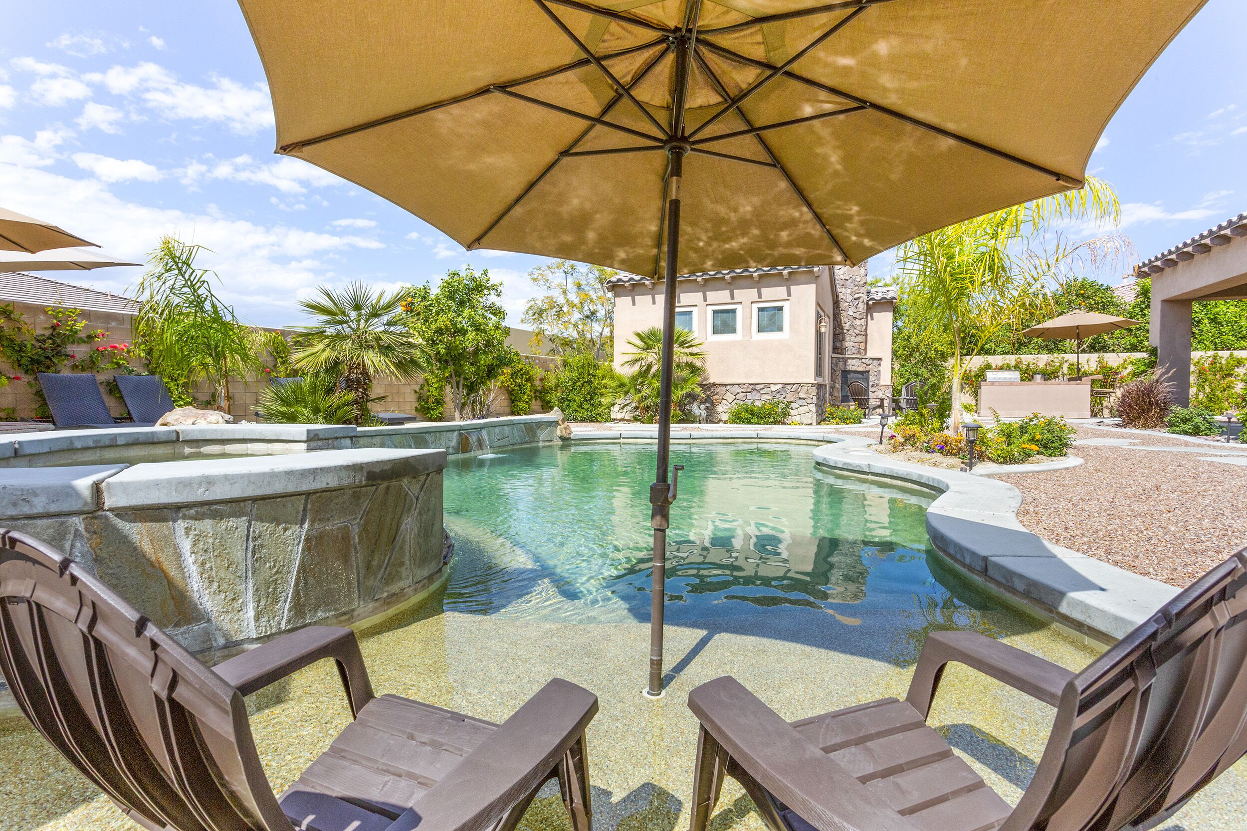 Escape To Desert Sunshine & Fresh Air -EXPANSIVE HOME + PRIVATE POOLSIDE CASITA