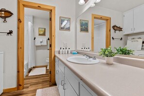 Combined shower/tub, hair dryer, towels - RMR: Cedars 1412 Condo in The Aspens/Wilson, WY (Wilson)