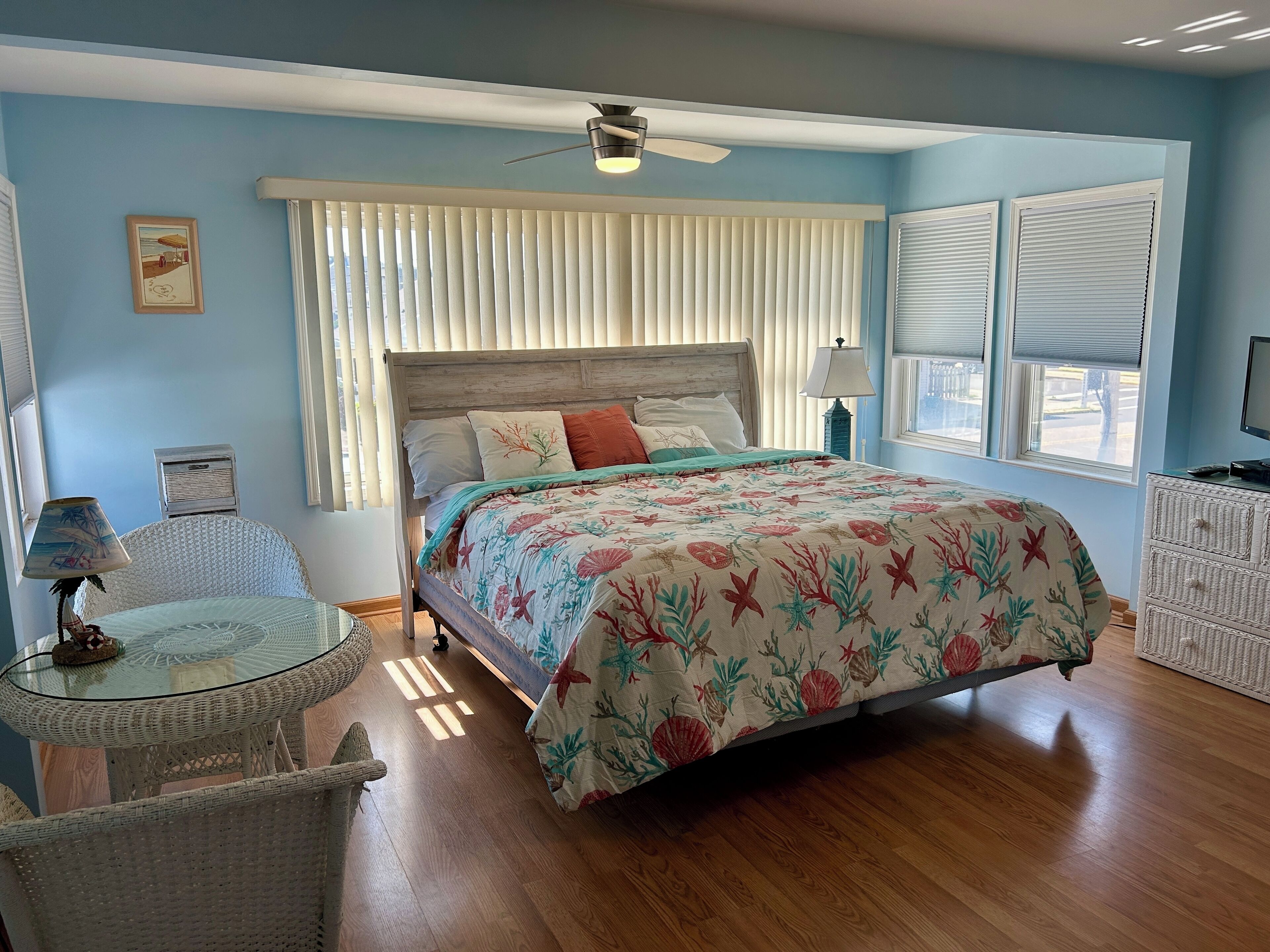 3 bedrooms, iron/ironing board, free WiFi, wheelchair access