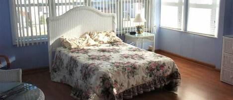 3 slaapkamers, een strijkplank/strijkijzer, gratis wifi