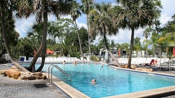 Piscine extérieure, piscine chauffée