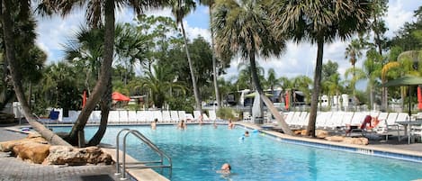 Piscine extérieure, piscine chauffée