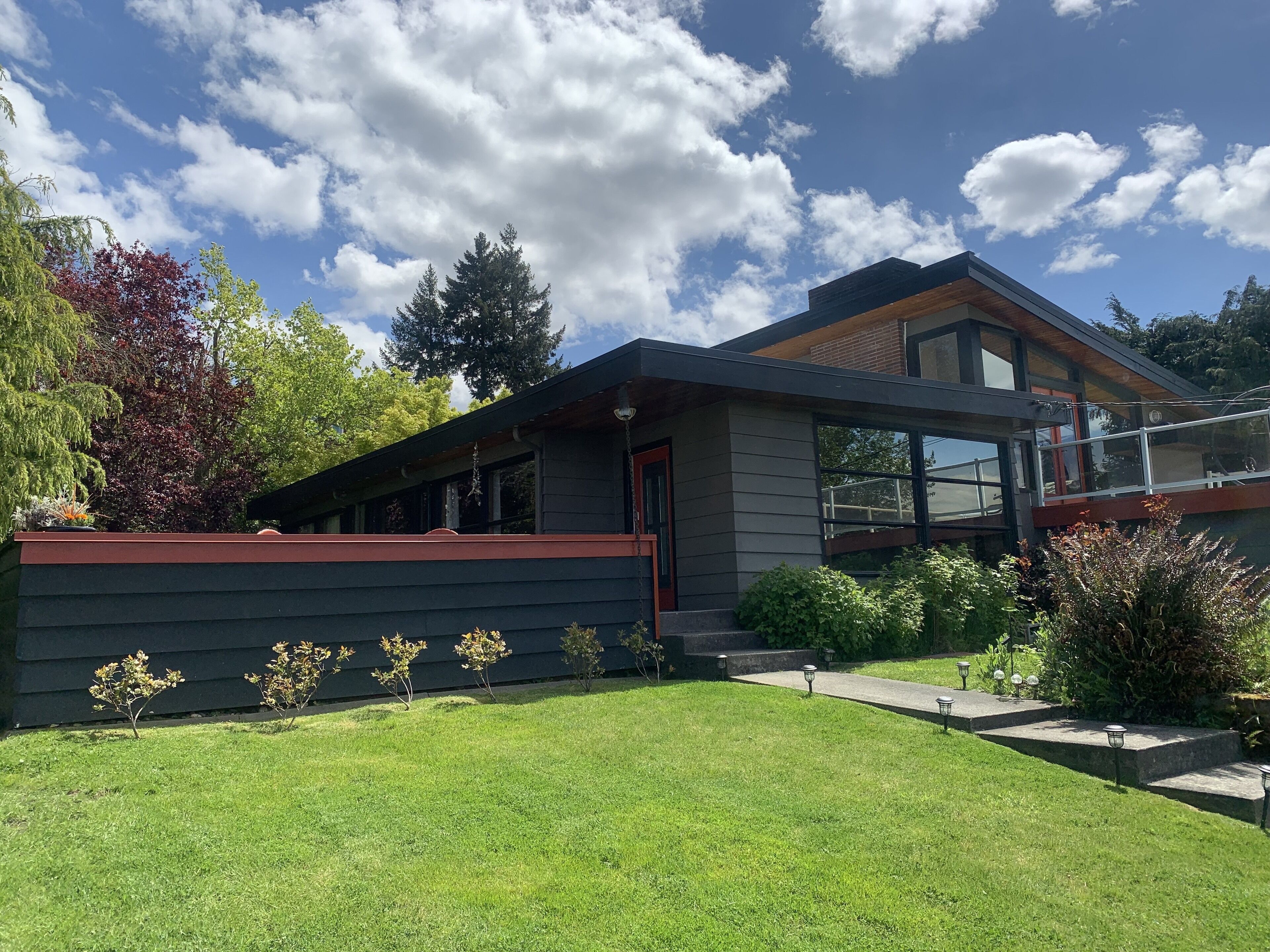Stunning Mid- Century Modern ReModeled Home from 1950s !