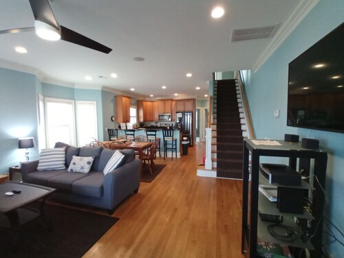 Great Ocean Views - right across the street from the beach!