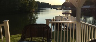 Lakefront Cottage on a Quiet Cove plus Kayaks, Canoe & Pedal Boat