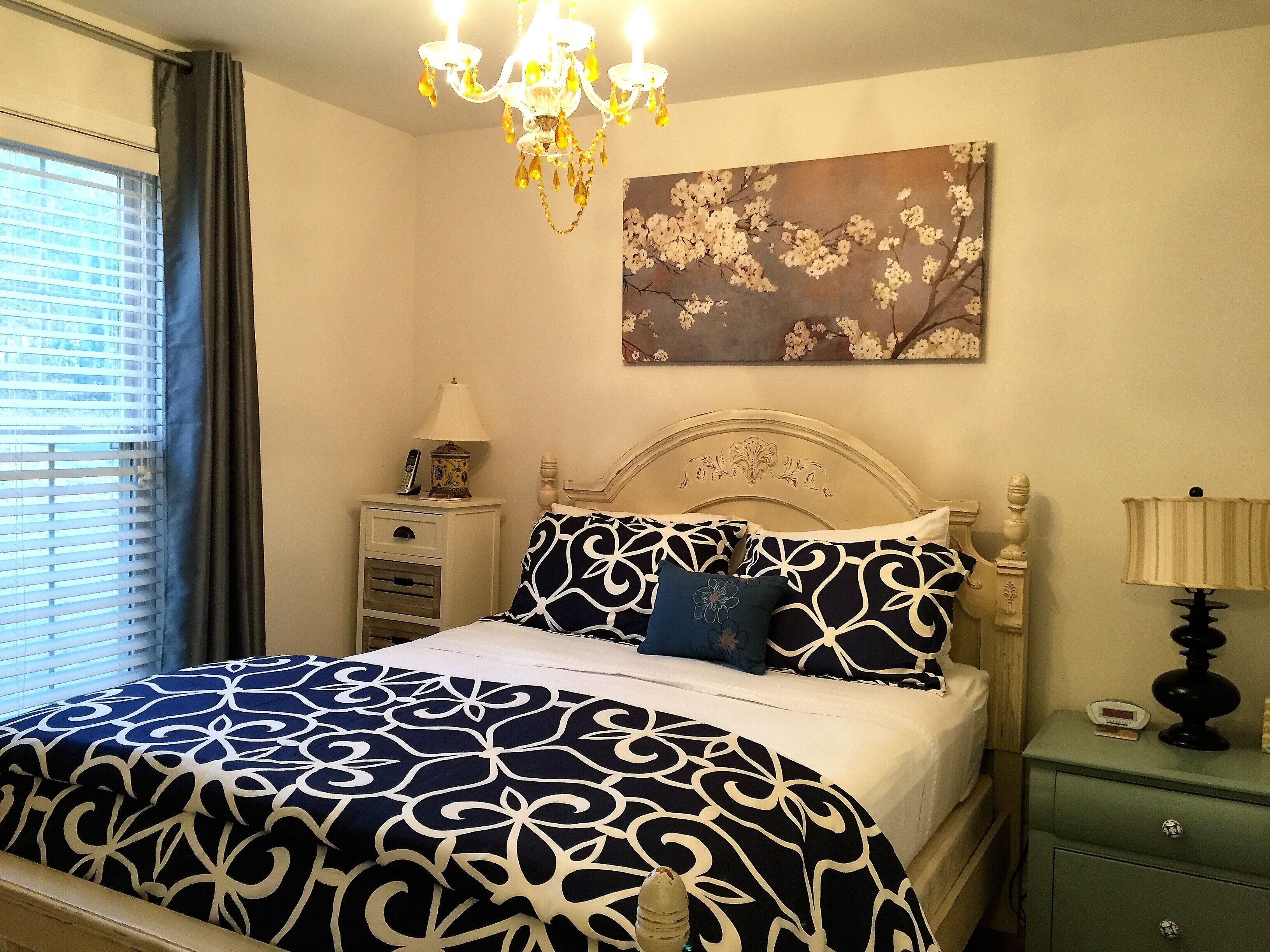 2 bedrooms, desk, iron/ironing board, WiFi