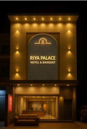 Front of property - evening/night - Hotel Riya Palace - Idgah Railway Station Agra (Agra)