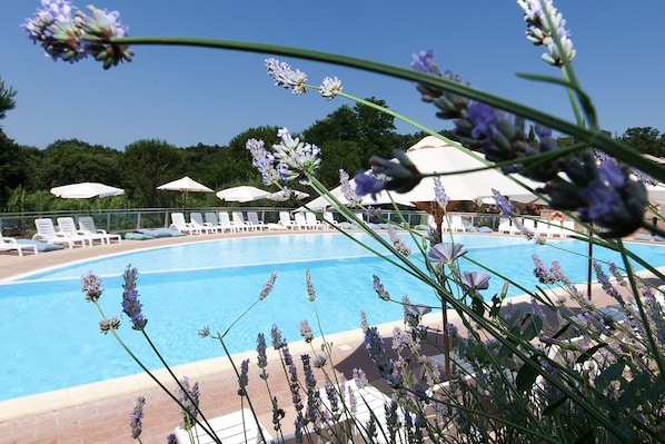 2 outdoor pools, pool umbrellas, sun loungers