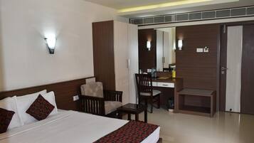 高档床上用品、办公桌、笔记本电脑工作区、隔音