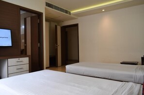 高級寢具、書桌、筆電工作空間、隔音