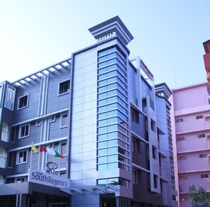 Front of property - Hotel South Regency (Kanayannur)