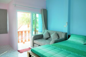 Quarto triplo superior | Escrivaninha, Wi-Fi de cortesia