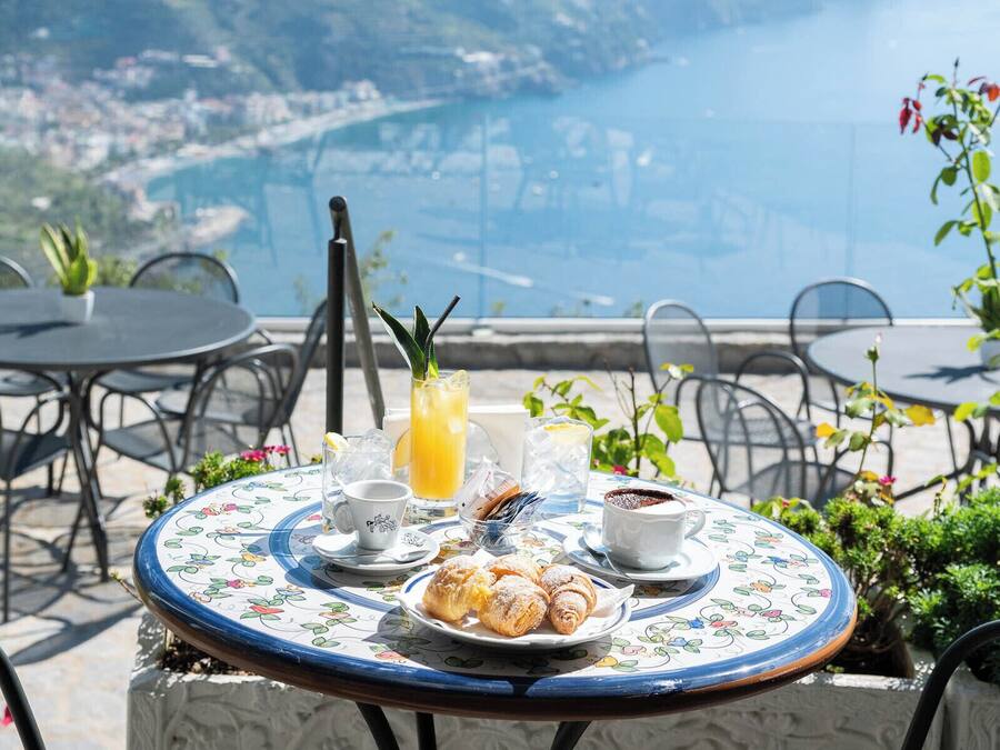 Ropa de cama de alta calidad y minibar