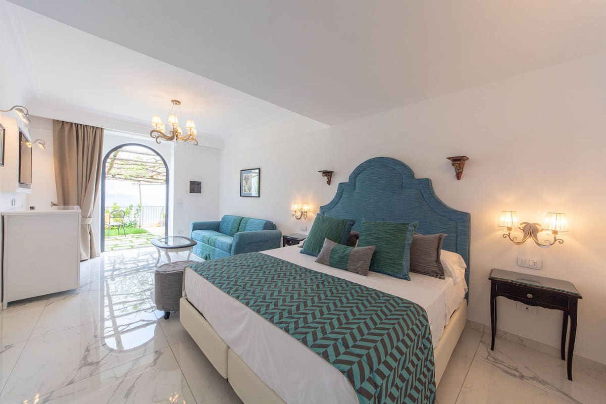 Ropa de cama de alta calidad y minibar