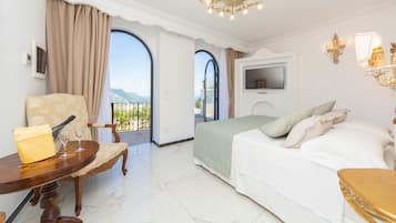 Suite, Balkon, Meerblick (Amore) | Hochwertige Bettwaren, Minibar, Zimmersafe, individuell dekoriert