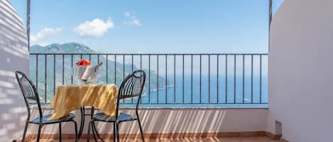 Kamar Double Deluks, balkon, pemandangan laut | Pemandangan perairan