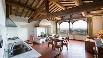 Romantisches Apartment, 2 Schlafzimmer | Eigene Küche | Großer Kühlschrank, Wasserkocher