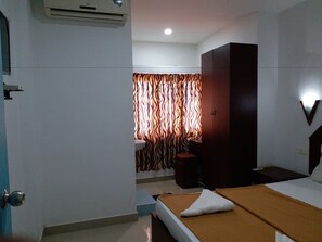 Premium bedding, free WiFi