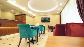 Desayuno buffet todos los días (con cargo)