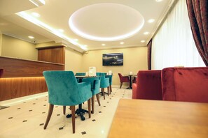 Petit déjeuner buffet servi tous les jours en supplément