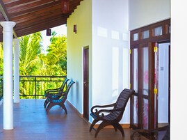 Luxus szoba kétszemélyes ággyal, vegyes hálóterem, nemdohányzó, kilátással a városra | Terasz/udvar