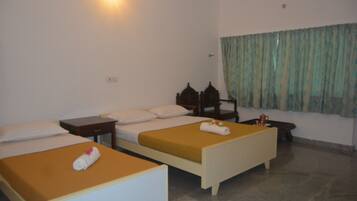 デラックス トリプルルーム 1 ベッドルーム | リビングルーム | テレビ