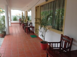 Coin salon dans le hall