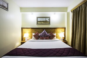 Habitación doble Deluxe, 1 cama matrimonial | Escritorio y wifi gratis 