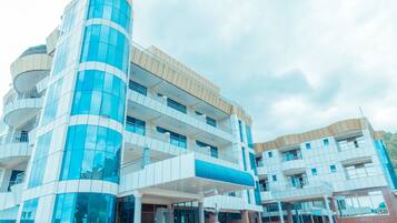 Vista frontal de la propiedad