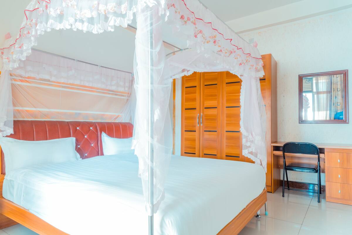 Deluxe Double Room | Peti besi dalam bilik, meja, seterika/papan seterika, Wi-fi percuma 