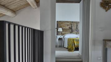 Family Room | 1 bedroom, premium bedding, desk, iron/ironing board