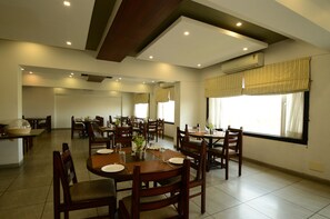 Breakfast, lunch and dinner served - Crimson Park Shripriya Hotel (Nathdwara)