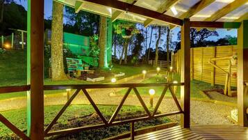 Depan hartanah - siang/malam