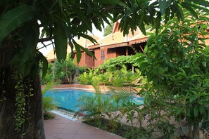 Outdoor pool - Angkor Rest Villa (Prasat Bakong)