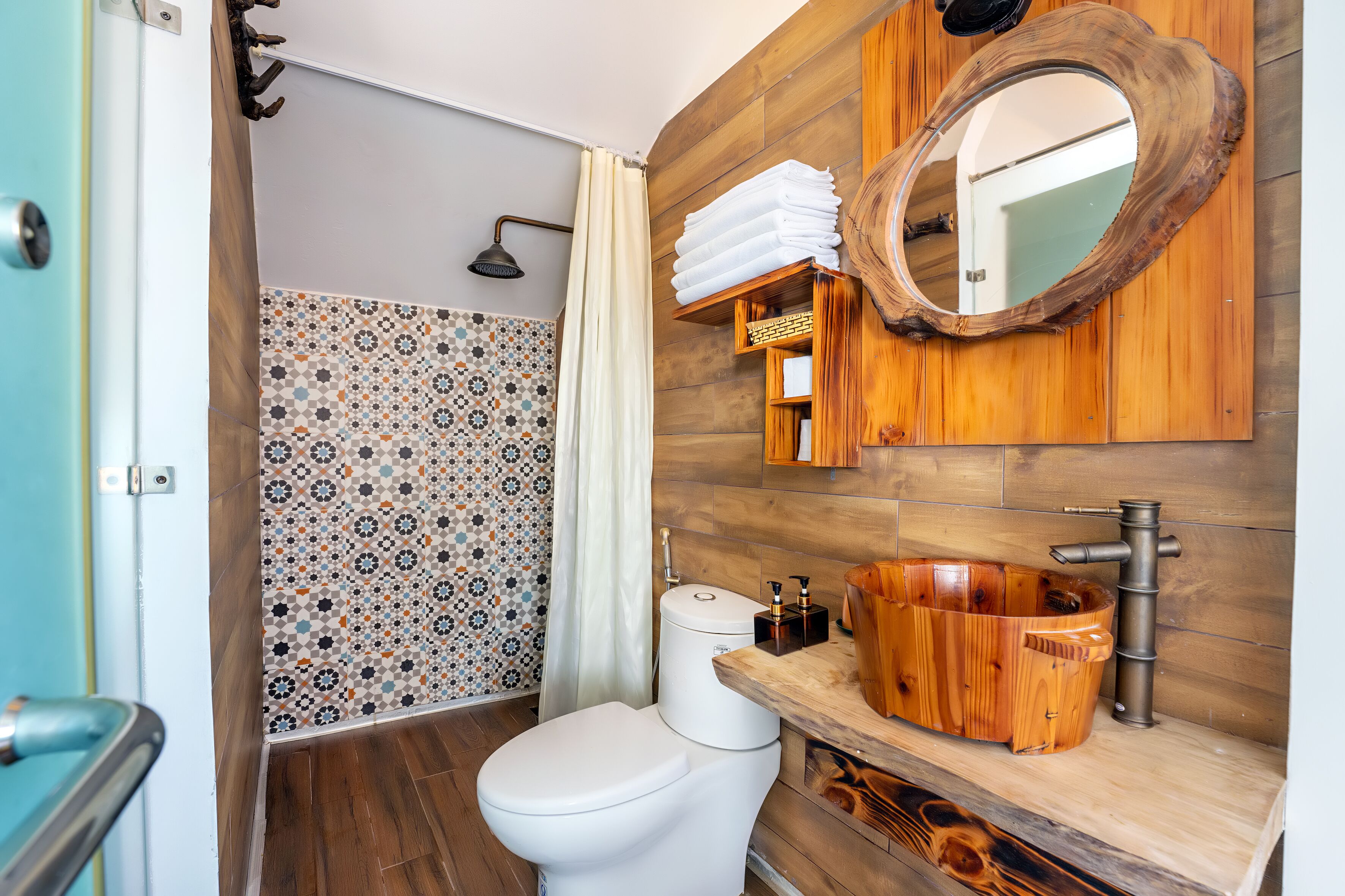 family vip | bathroom | free toiletries, hair dryer, bathrobes, slippers