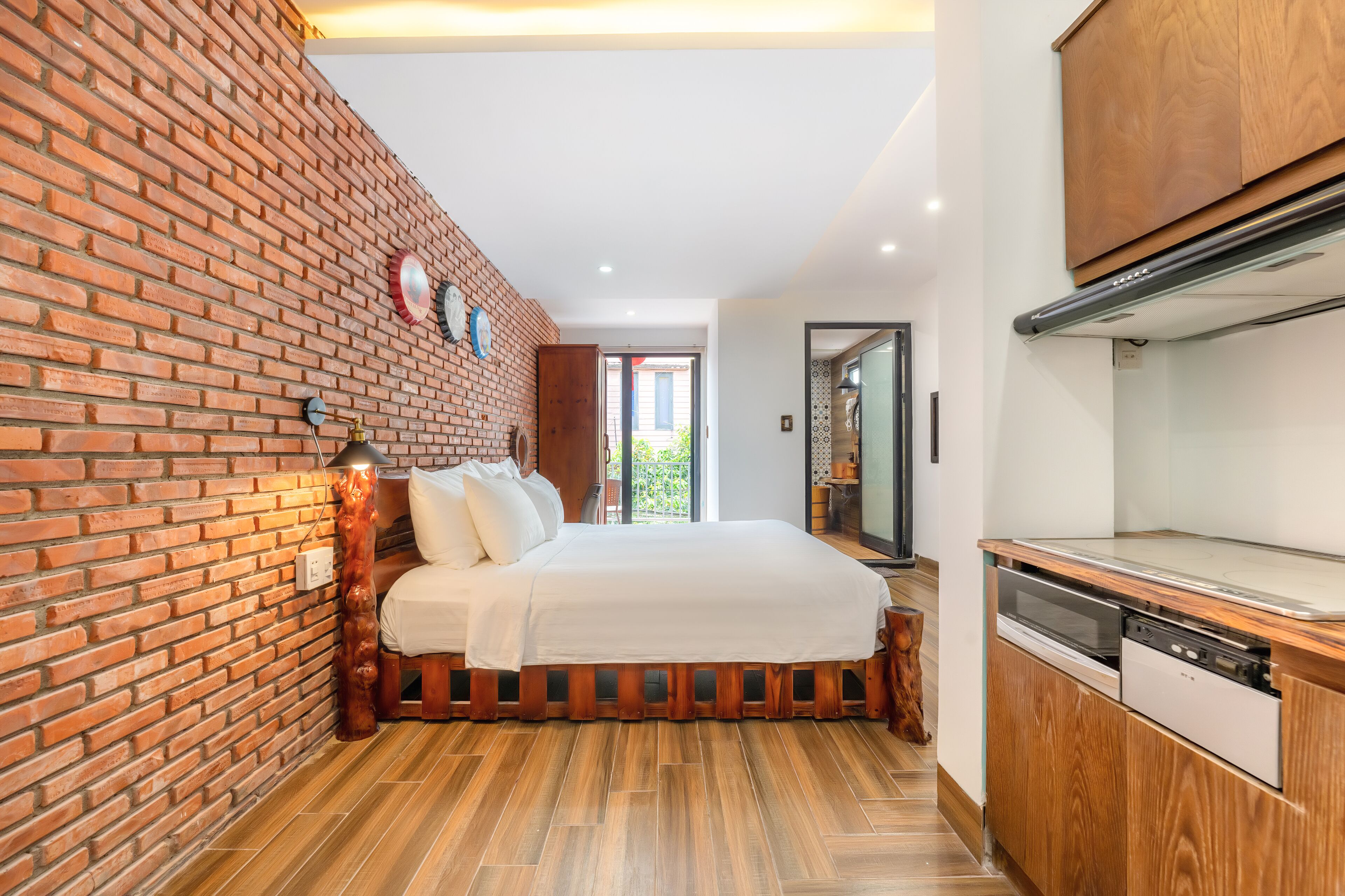 deluxe double room, bathtub | 1 bedroom, minibar, blackout curtains, soundproofing