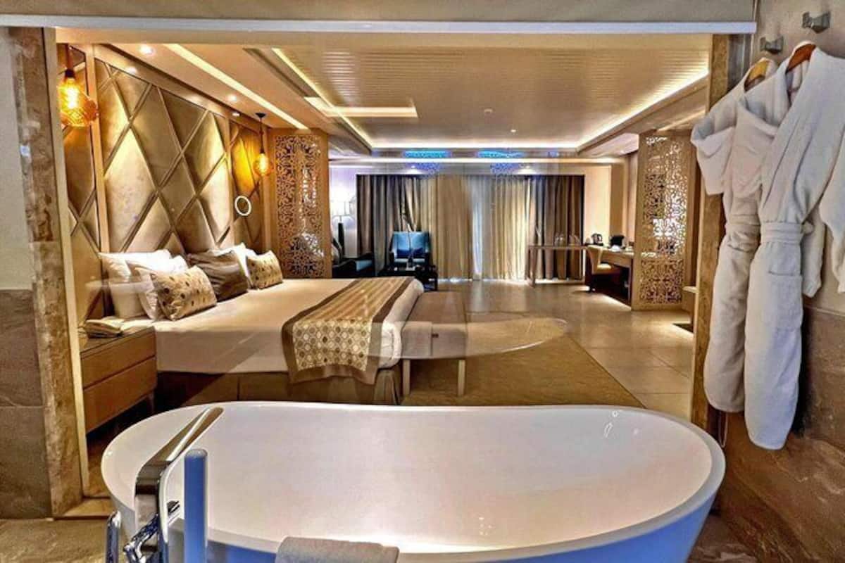 Signature Suite