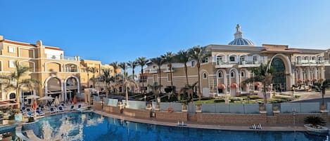 Rom – deluxe, bassengutsikt | Basseng | 2 utendørsbassenger