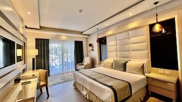 1 bedroom, premium bedding, free minibar items, in-room safe