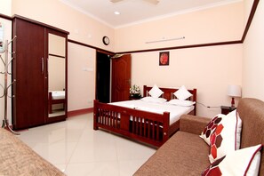 1 bedroom, premium bedding, desk, free WiFi