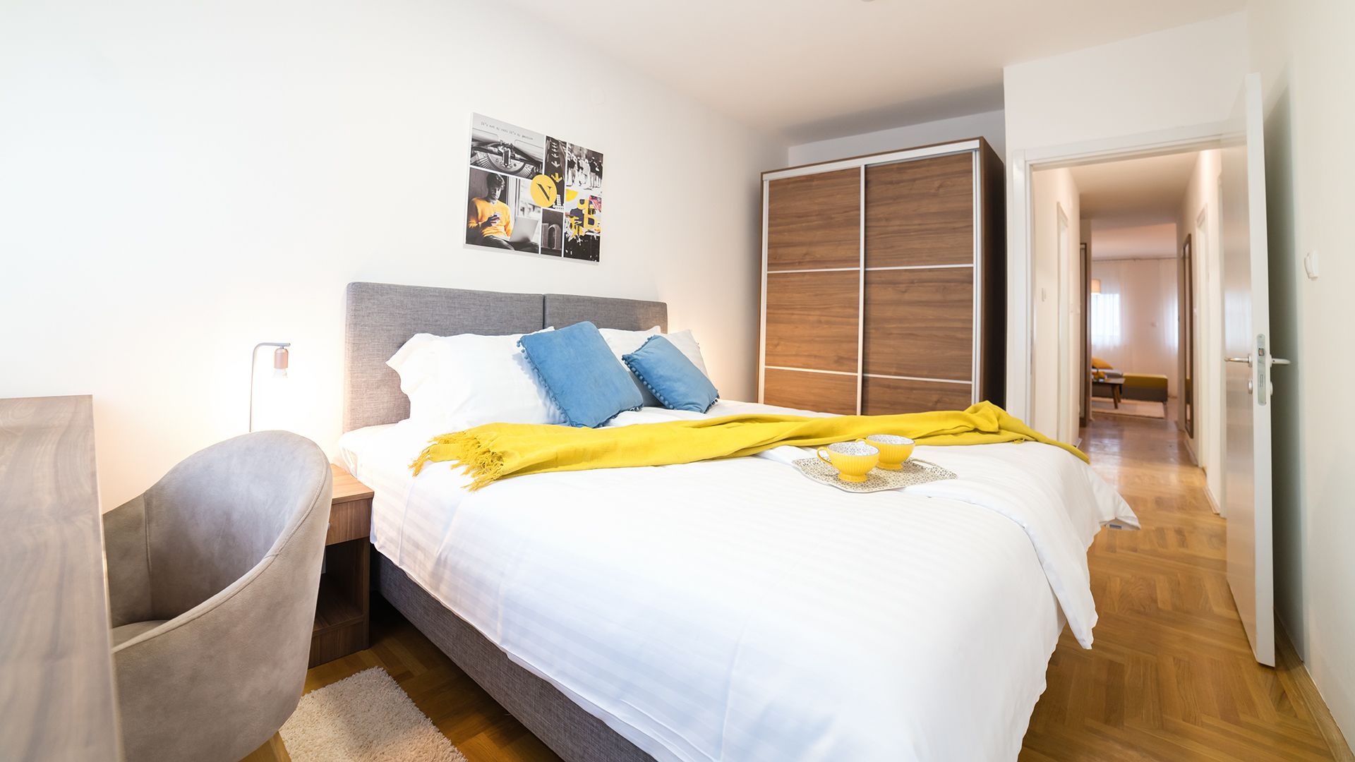 1 室のベッドルーム、高級寝具、低反発ベッド、デスク