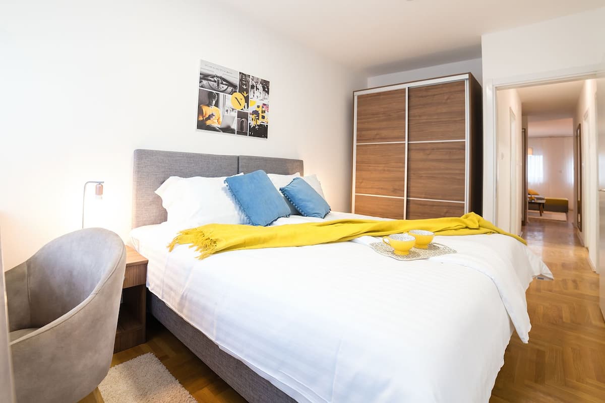 1 bedroom, premium bedding, memory foam beds, desk