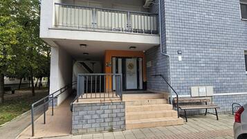 Overnatningsstedets indgangsparti