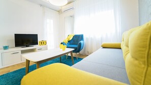 43-inch flat-screen TV with cable channels, TV, table tennis