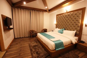 Deluxe-Doppelzimmer, 1 King-Bett, Raucher, Bergblick | Hochwertige Bettwaren, Zimmersafe, Bügeleisen/Bügelbrett