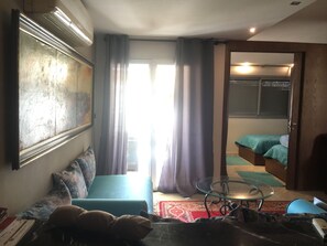 1 bedroom, down duvets, blackout curtains, iron/ironing board - Ghazi Appartement (Fes)