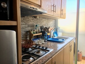 Full-sized fridge, microwave, oven, stovetop - Ghazi Appartement (Fes)